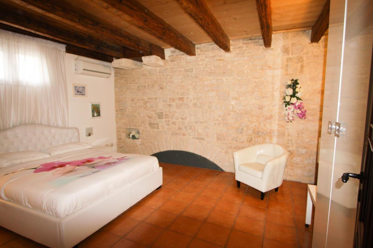 Deluxe Room,1376683052:JPEG